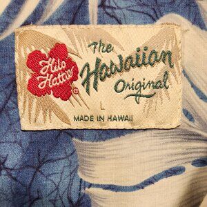 Men's Hawaiian Original Shit. Blue and White floral print. Size Large.